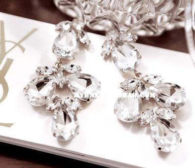ต่างหูทำจาก Gem Stone สีขาวใส ส่องประกายแวววาวระยิบระยับ WDJ0044 
