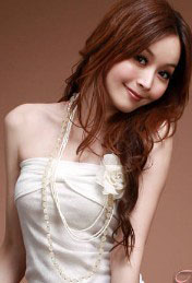 เสื้อยืดแบบเกาะอกสีขาว ผ้ายืดหยุ่นเข้ารูป หน้าอกเย็บเป็นโบว์เพิ่มความหวานปนเซ็กซี่ WSO0023 