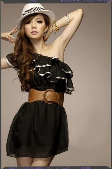 เดรสเปิดไหล่ข้างสีดำ ระบายหน้าอกเป็นชั้นๆ ดูสวยหวานปนเซ็กซี่ เนื้อผ้าลื่นใส่สบาย ITB0015 