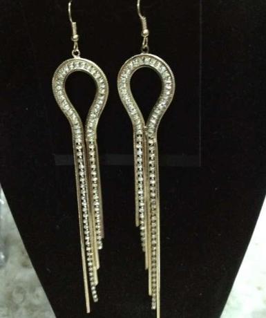 ต่างหูแฟชั่นสีทอง ประดับเม็ดคริสตัล Rhinestone เปล่งประกายหรู ดูมีสง่า WDJ0028 