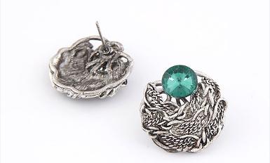 ต่างหูสไตล์วินเทจทรงกลมประดับ Gem Stone สีเขียว ผสมผสานด้วยตัวเงินทำเป็นลวดลายเกี่ยวไปมา BWS0103 