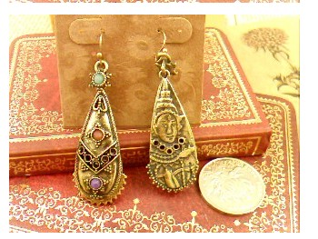 ต่างหูสลักลายแนว Ancient สวยที่ลวดลายสลักแบบปราณีต ดูมีลายละเอียด เป็นทรงหยดน้ำห้อยยาว BWS0091 