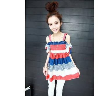 เสื้อเกาหลี เก๋ที่แขนทำเป็นสายเดี่ยว ปล่อยแขนระบายลงไหล่ หน้าอกเป็นแบบสม้อก WDC0050 