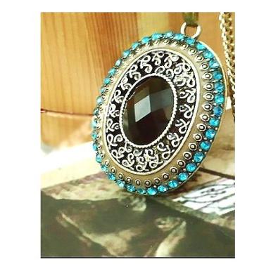 สร้อยคอสไตล์วินเทจ ประดับ Gem Stone สีดำใหญ่ตรงกลาง ล้อมกรอบด้วย Rhinestone สีฟ้าสดใส WDJ0120