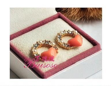 ต่างหูประดับคริสตัลแวววับ พร้อมหัวใจสีชมพู ใส่แล้วหวานน่ารักมาก WDJ0125