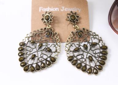 ต่างหูสไตล์โบฮีเมียน ลายฉลุ ประดับ Gem สีน้ำตาล สวยงามมากค่ะ WDJ0191