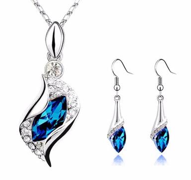 ชุดสร้อยและต่างหู แบบหยดน้ำ ผลิตจากคริสตัล Austria สีฟ้า Sapphire น้ำเงางามมาก EBJ031